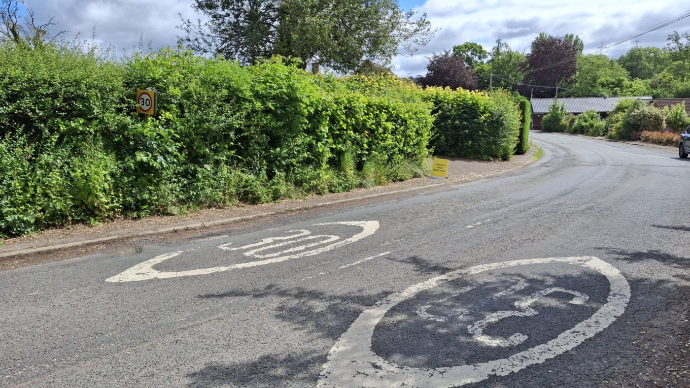 30mph signs on road in Herefordshire